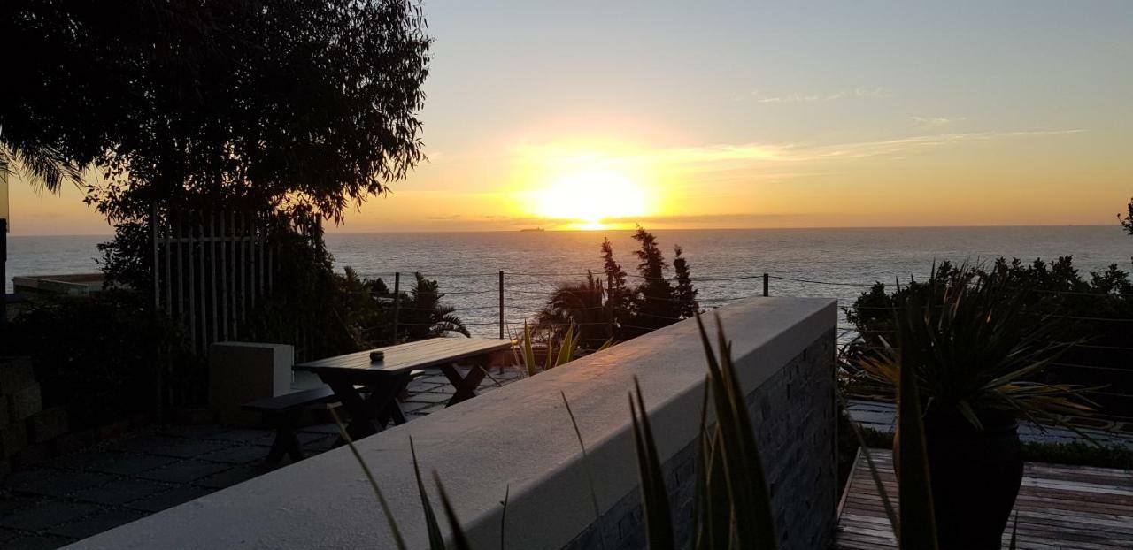 Beta Beach Guest House Kaapstad Buitenkant foto